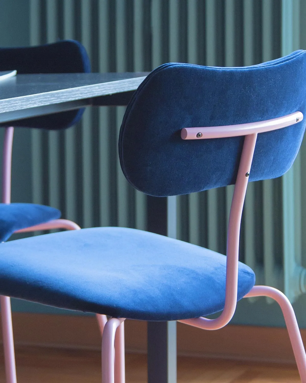 Nod fabric chair